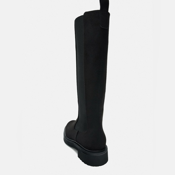 Zara Black Chelsea Boots Side elastic goring Back pull tab Rounded toe Lug‎ sole - Picture 6 of 12